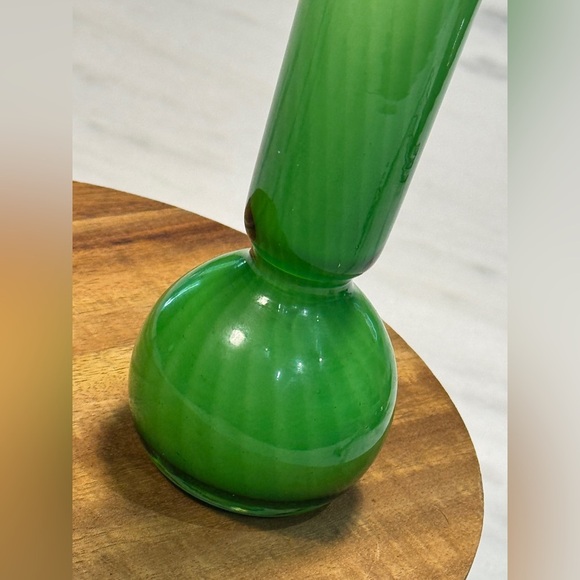 Midcwntuey Green Art Glass Swirled Vase - Picture 2 of 6